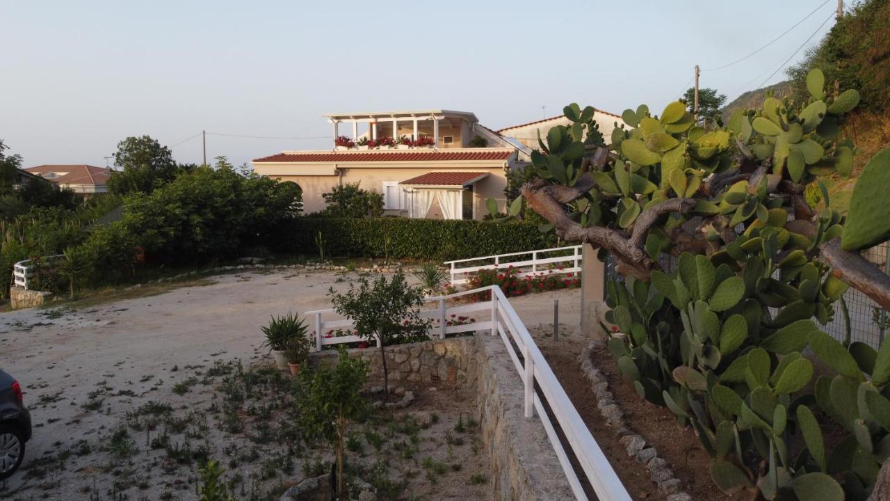 Michelino House Bed & Breakfast Parghelia Bagian luar foto