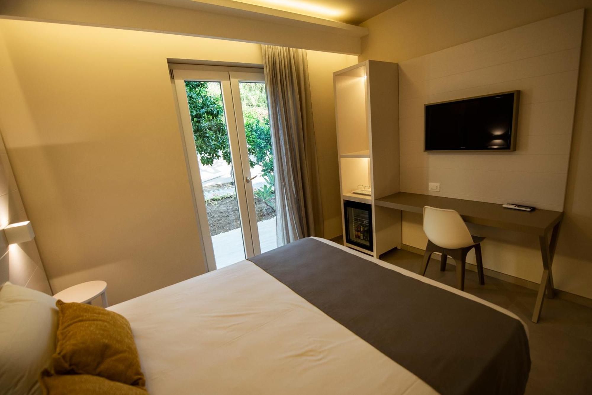 Michelino House Bed & Breakfast Parghelia Bagian luar foto