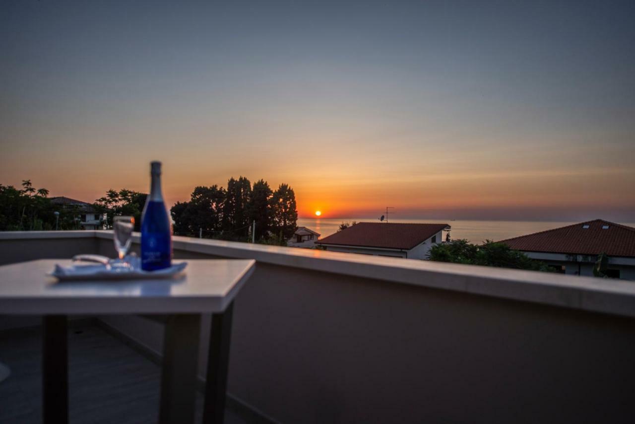 Michelino House Bed & Breakfast Parghelia Bagian luar foto