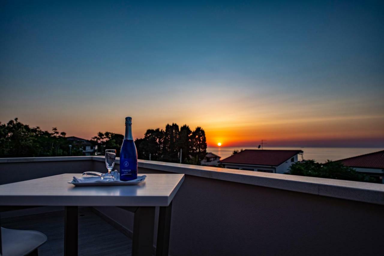 Michelino House Bed & Breakfast Parghelia Bagian luar foto