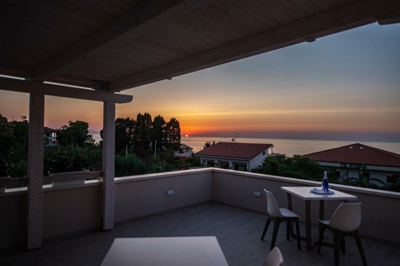 Michelino House Bed & Breakfast Parghelia Bagian luar foto